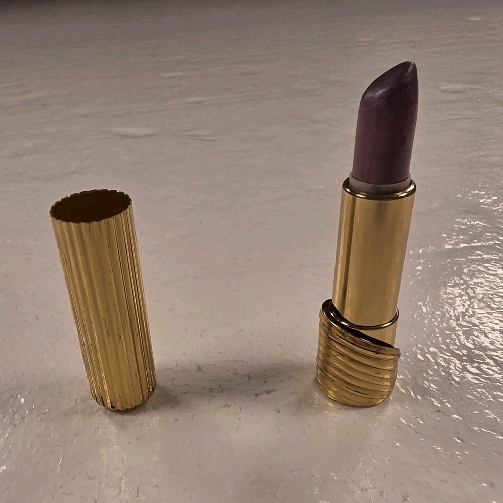 Elizabeth Arden Luxury Lipstick 103 Orchid Vibrations Frosted Lavender NEW